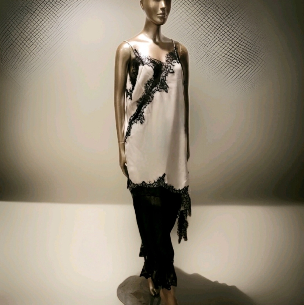 NWT Flowy White Lace Trim Asymmetrical Hem Silky Satin Camisole Top Sz L - Picture 13 of 16